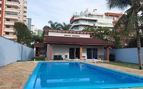 Casa no módulo 3 da Riviera de São Lourenço com churrasqueira e piscina privativas, 300m da praia